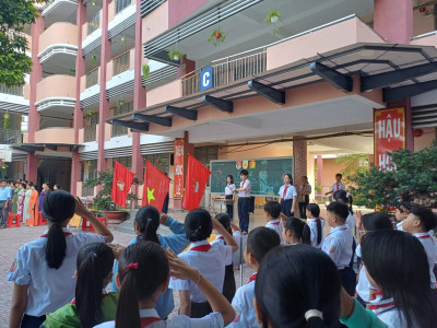 Liên đội trường THCS Nguyễn Thị Minh Khai tuyên truyền Kỹ năng sống “Phòng chống bạo lực và xâm hại trẻ em”