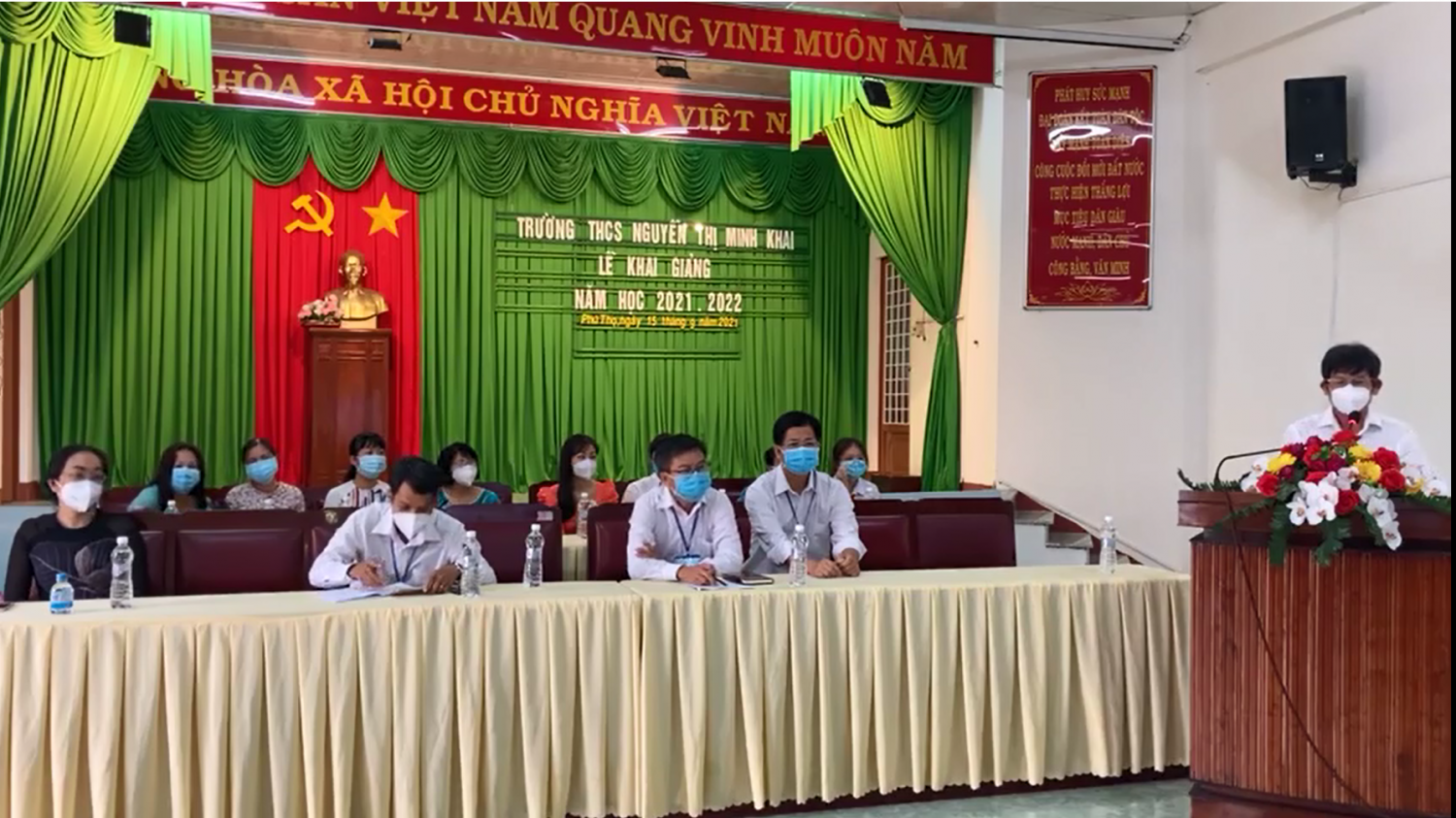 thay hieu truong phat bieu