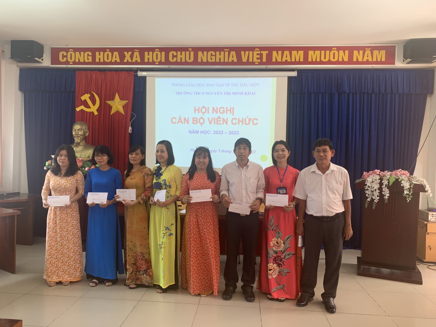 796e1f23a304655a3c1512