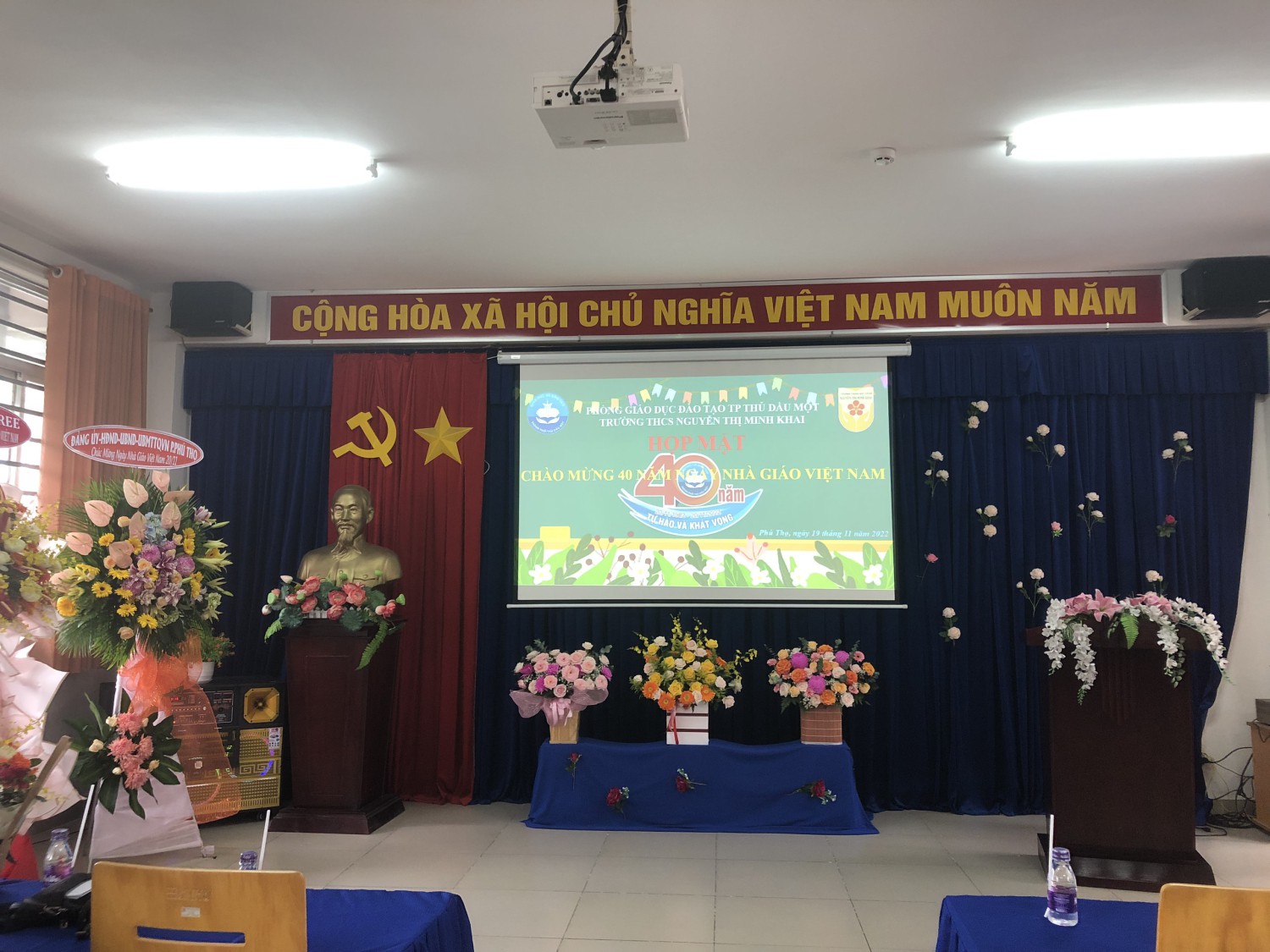 HỌP MẶT CHÀO MỪNG KỶ NIỆM 40 NĂM NGÀY NHÀ GIÁO VIỆT NAM (20/11/1982 - 20/11/2022)